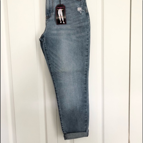 No Boundaries | Juniors High Rise Mom Jeans - Picture 2 of 6